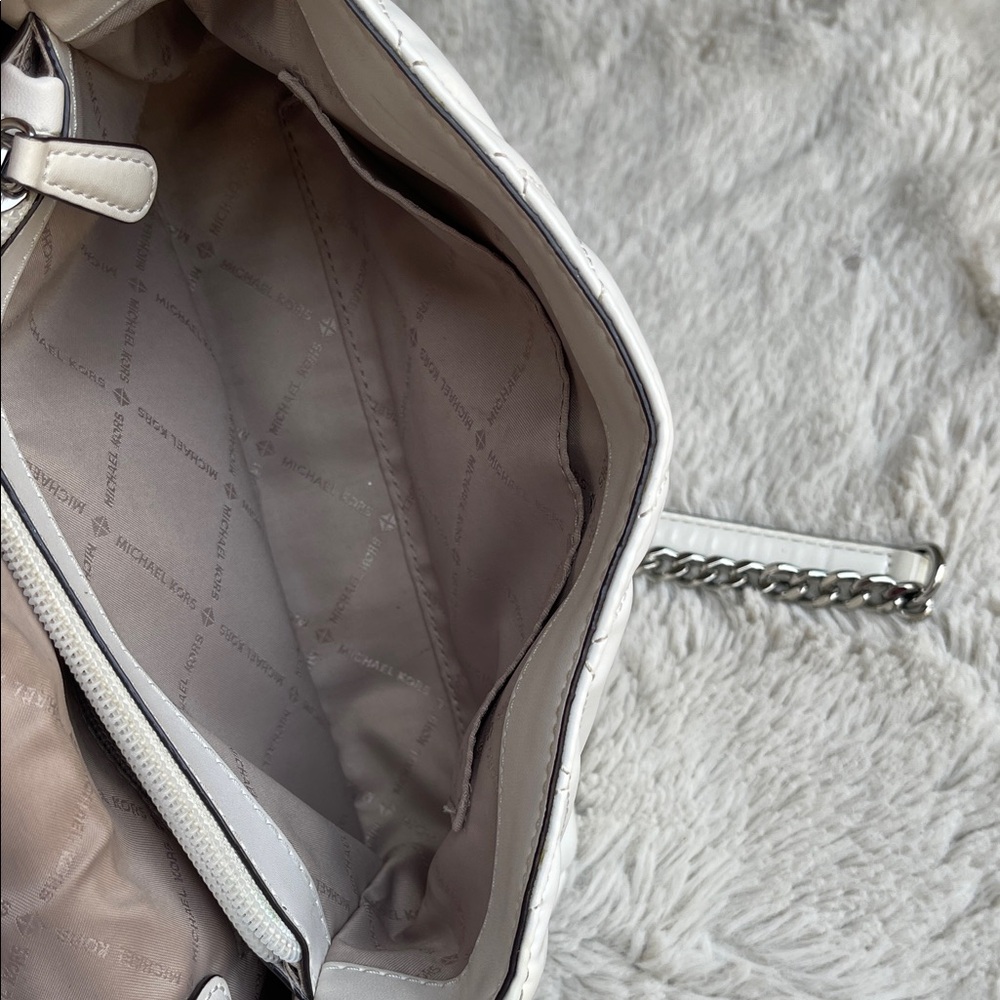 Michael Kors Peyton Quilted patent leather Shoulder Bag - Picture 9 of 16